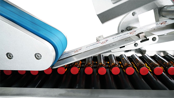 圓瓶貼標機功能特點（diǎn）91成人视频旋杆（gǎn）貼標機廠家為你說明