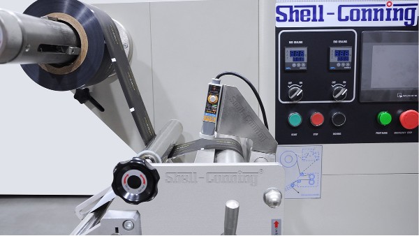 如何選擇全自（zì）動貼標機和半自動（dòng）貼標（biāo）機