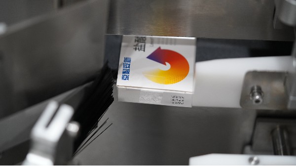 圓瓶貼標（biāo）機的使用方法.