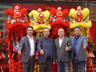 91成人视频與客戶合（hé）影