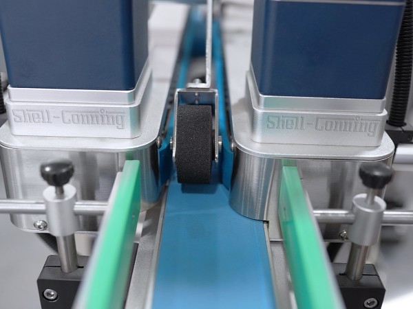 頂底麵智能貼（tiē）標機