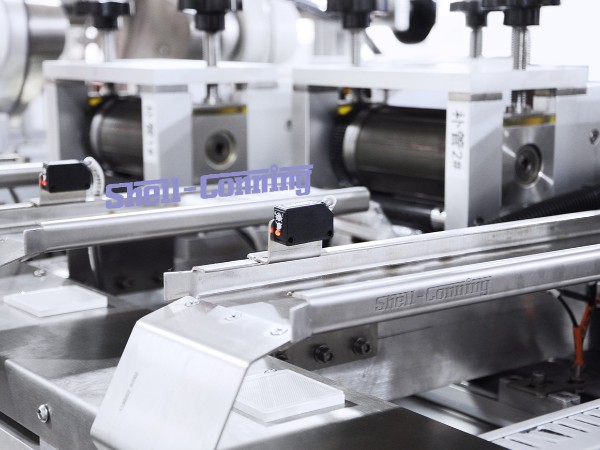 在線落地式(shì)貼標係統(tǒng) 在線落(luò)地式貼標係統